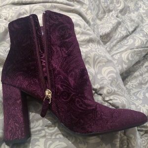 Nine West bootie 💜